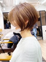 アヴァロン(AVALON)&nbsp;愛され大人ショートボブ・前髪長め・アッシュベージュ【BISA】