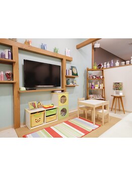 【キッズスペースあり】Cutブースから見える所で遊べるので,子供連れのママもリラックスしながらキレイに☆