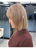 5674ミルクティーアッシュハイトーンカラー切りっぱなしボブ