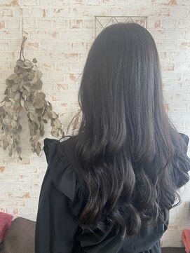 アカイトビラ ヘアケアサロン(AKAI TOBIRA Hair Care Salon) グレージュ×ロングヘア