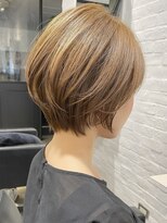 表参道白髪ぼかしウルフショートカットベージュアッシュ30代40代