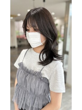 リズム(lysm) ミディアムレイヤー × ダークグレージュ