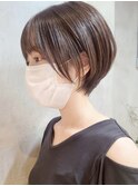 大人ショートボブグレージュカラー顔まわりレイヤーくびれボブ