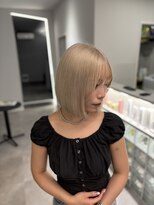 ナンバー 竪町(number+)&nbsp;ハイトーンホワイトブロンド×韓国風切りっぱなし小顔ボブ