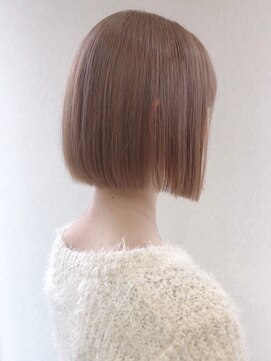 メロウ 神戸三宮(mellow) ベージュ / 前下がりボブ