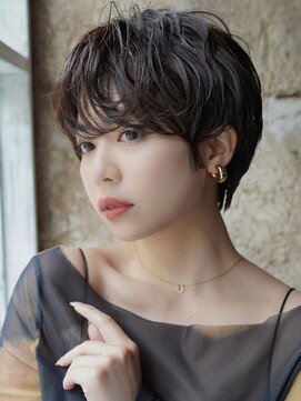 カライング(ing) 大人可愛い20代30代40代黒髪前下がりひし形小顔ボブ丸みショート