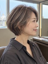 トリッカ 葉山(tricca) 横顔を引き立てる大人ショートボブ