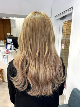 フツーロ 栄(FUTURO) プルエクステ/ハイトーン/ブロンド/コテ巻き