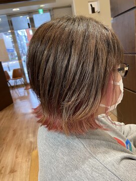 ヴィサージュクルー(VISAGE crew) くびれるシルエットのボブデザイン