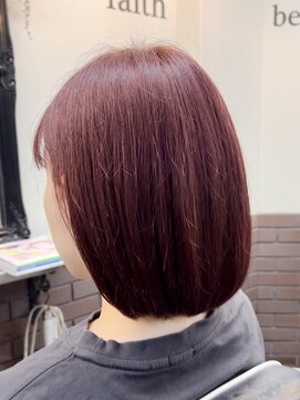 コークハットヘアーズ(Coke Hat Hairs) 赤系カラーボブ