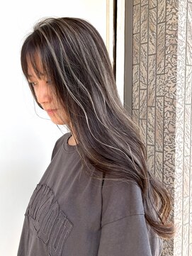 リングバイモアムー(Ring by Moremuu) Issy ハイライトカラー ベース暗め