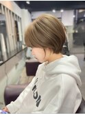 透明感ベージュカラー×大人ショートヘア