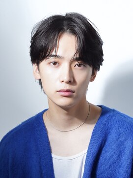 アルファ 新宿(alpha) フェザーパーマ/ブルーブラック/刈り上げセンターパート[新宿]