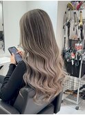 イメチェンホワイトブロンドバレイヤージュハイライトセミロング