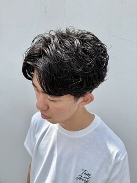 ジュエ ヘアー デザイン(Jue hair design) センターパート/ワンカールパーマ/刈り上げショート