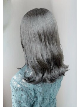 ミスグランディーヴィラス(Miss Grandee VILLAS) 透明感ダークグレージュ×艶巻きミディアム20代30代40代