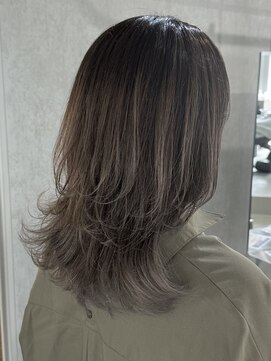 ルイ(ROUIS produced by LUCK 津田沼) ROUIS 津田沼 グレージュ/チャコールグレー/グラデーション