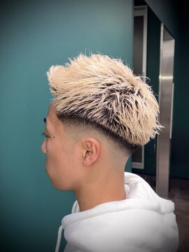 メンズサロンドットリアン(dot. lien) フェード×ブロンドショートスタイル