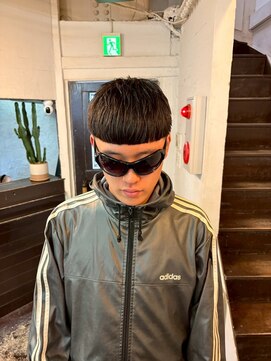 ビーバイエイトジェンツ(Bee by EIGHT GENTS) 刈り上げセンターパート/波巻きツイストスパイラル/心斎橋