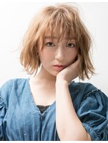 オーガスト ヘア ネイル(AUGUST hair nail) くしゃっと揉み込むボブ／毛先パーマ／耳かけ／フォギーベージュ