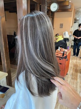 モアムー(Moremuu) 短パン美容師 Makoto ハイライトカラー