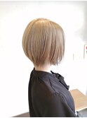 前下りショートボブ◎ホワイトベージュ