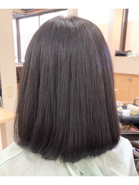 カットハウス はさみの部屋 ふんわり内巻きミディアム