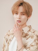 ジョエミバイアンアミ(joemi by Un ami)&nbsp;センターパート ナチュラルパーマ 簡単スタイリングのメンズヘア