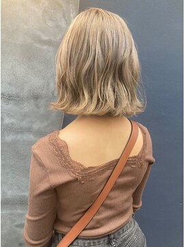 アカラ(acala) ブロンドベージュボブ【イルミナカラー/ハイトーン/ケアブリーチ