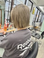 ヒビヲ(HIBIO) ショートボブ タッセルボブ ミルクティーベージュ ケアブリーチ