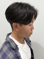 ヒュイル バイ ニアウ(Hwyl by Niau) メンズセンターパートニュアンスパーマスパイラルパーマ刈り上げ