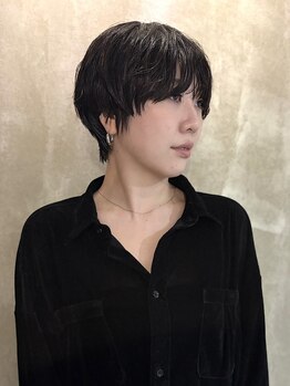 スペック(spec)の写真/「普通」に飽きた大人のための洗練ショート。360度どこから見ても美しいシルエットを。