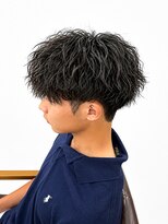 メルシー ドゥ メンズ(merci deux)&nbsp;波巻きパーマセンターパートスパイラルパーマツイストパーマ韓国