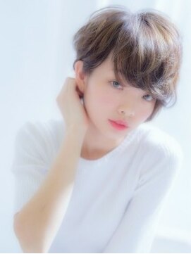 アイビー(Ivy) エアリーな耳掛けショート