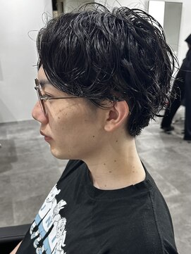 ヒュイル バイ ニアウ(Hwyl by Niau) メンズマッシュパーマニュアンスパーマスパイラルパーマ刈り上げ