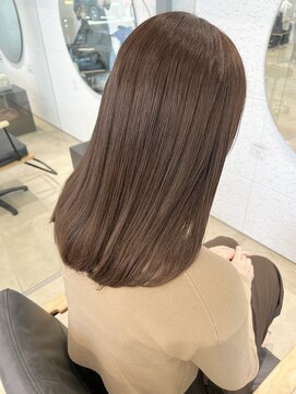 ビーヒアナウ N゜03 金沢駅西店(BE HERE NOW) ブリーチなしダブルカラー/透明感モカブラウン