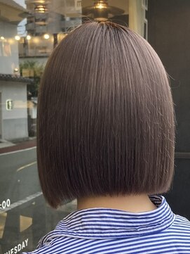 カムジーヘッドカミノウラ(COMEGHEAD KAMINOURA) 上乃裏ショートボブくびれショートイルミナカラー顔周りレイヤー