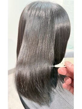 自然なストレート×艶トリートメント