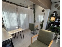 エムツーエフ(m2f)の雰囲気（ウィッグ試着の際は広々半個室でゆっくりお選びいただけます♪）