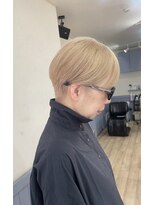 アイリス トーキョー(IRIS Tokyo)&nbsp;ショートスタイルにホワイトベージュカラー