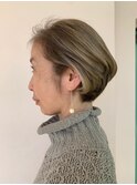 白髪をいかすヘアカラー　ハイライトグレージュ