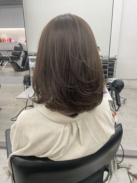 ヨロ 小岩(YOLO) レイヤーカットハイライトショートヘアイルミナカラーオージュア