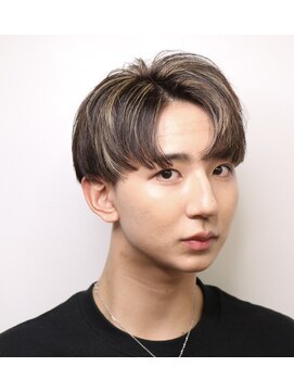 オーシャントーキョー 大阪(OCEAN TOKYO) ナチュラル センターパート メンズヘア ハイライト 眉毛 メンズ