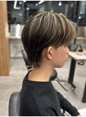 ハイライトツイストパーマアップバング短髪メッシュ