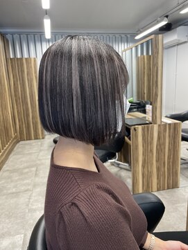 アイニー(inee) ボブ×コントラストハイライトカラー