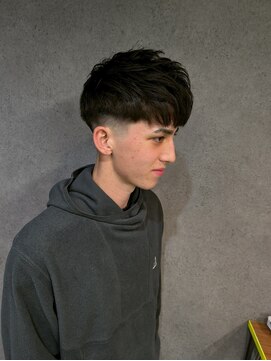 クフィア メンズヘアー カンポ 難波店(CUFFIA MEN'S HAIR CAMPO) ブルーブラックフェザーパーマツイストパーマスキンフェード