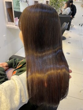 リー 四ツ橋(Lee) 【心斎橋】赤みがない柔らかなブラウンベージュ