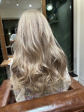 ヘアーラウンジラウレア(LAULEA) ミルクティーベージュ