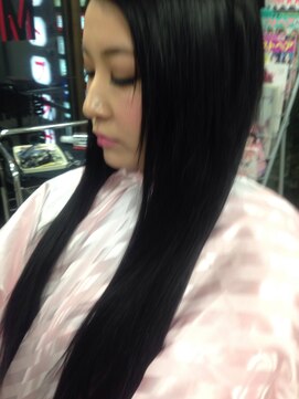 リリカモードヘア 美容室 上大岡店 横浜1番安いメニュー本数無制限馴染む迄つけ放題エクステ￥12800