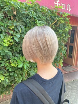 リー 梅田(Lee) Lee梅田★ホワイトベージュ×ボブ